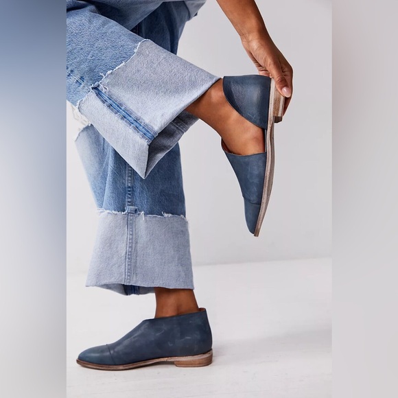 Free People Royale Flat Leather Cut Out Shoe in Indigo - Picture 16 of 16